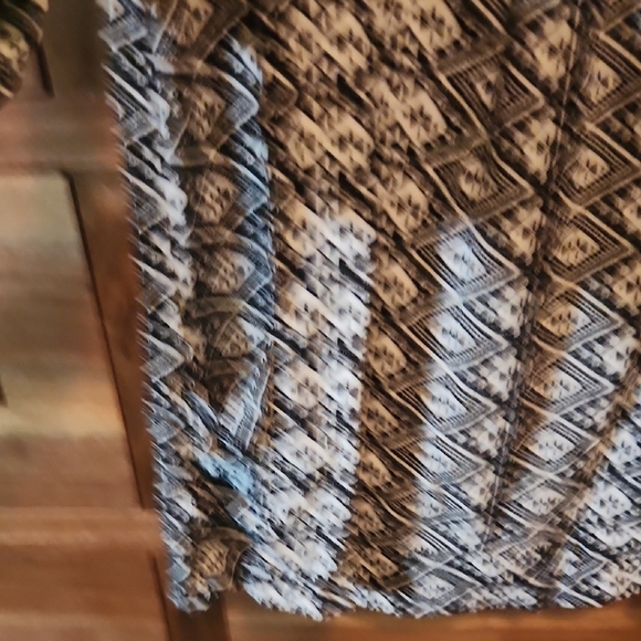 Hollister Black and White Patterned Top - Picture 3 of 6